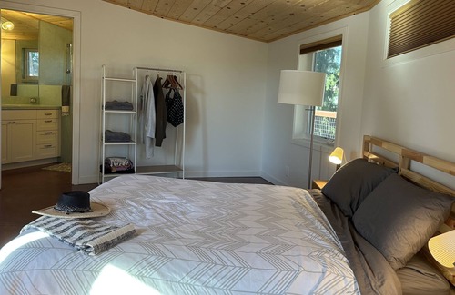 Sebastopol Casa | Lone Oak, Wonderful setting minutes from downtown Sebastopol