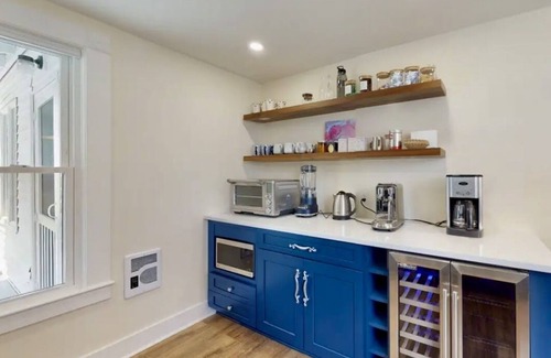 Bath Casa | Lone Pine Cottage Maine - Dog Friendly