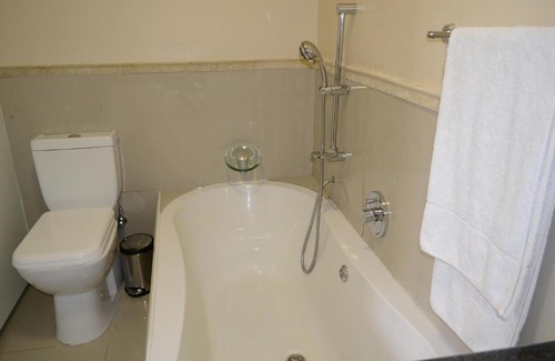 Lone Hill Casa | Lonehill - Suite 2
