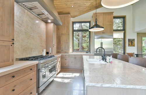 Warrior's Mark West Casa | Lonestar Lodge: Sweeping Mountain Views, Hot Tub & Patio