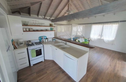 Willikies Cabaña | Long Bay Gem -1 bedroom cottage with Pool above the Beach