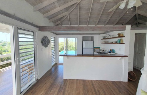 Willikies Cabaña | Long Bay Gem -1 bedroom cottage with Pool above the Beach