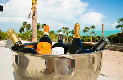 Long Bay Apartamento | Long Bay Stay w/Pools, Kitesurfing & Free Breakfast now 'til end June