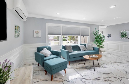 Long Beach Casa | Long Beach canals quiet and inviting place to stay come enjoy this perfect space
