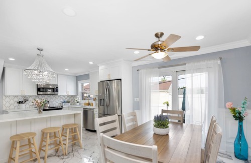 Long Beach Casa | Long Beach canals quiet and inviting place to stay come enjoy this perfect space