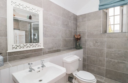 Hinton Charterhouse Cabaña | LONG COTTAGE, pet friendly, with open fire in Hinton Charterhouse