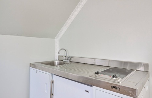 South Valley Stream Casa | Long Island Duplex By Airport & Train