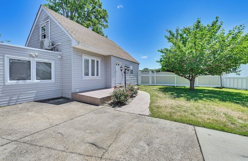 South Valley Stream Casa | Long Island Duplex By Airport & Train