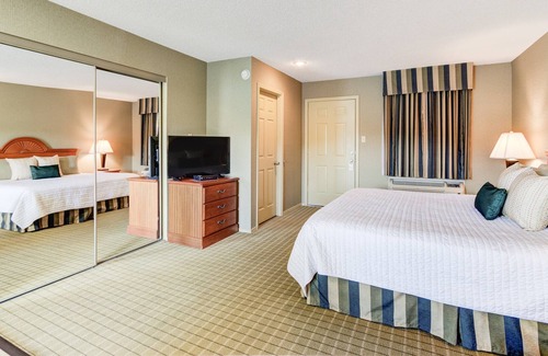 Lake Hamilton Hotel | Long Island Lake Resort