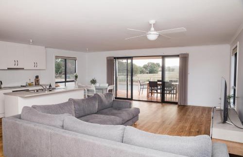 Murray Bridge Casa | Long Island Retreat - Rosella