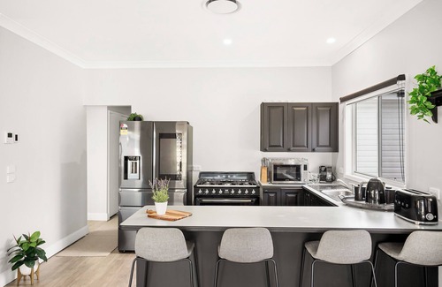 Long Jetty Casa | Long Jetty Lake House -Long Jetty, Central Coast Fully Renovated 3 bed Cottage,