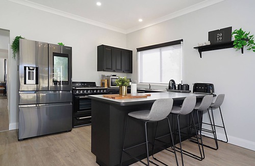 Long Jetty Casa | Long Jetty Lake House -Long Jetty, Central Coast Fully Renovated 3 bed Cottage,