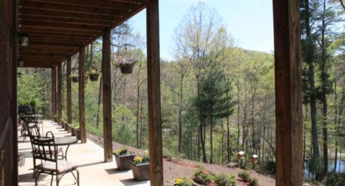 Dahlonega Cabina | Long Mountain Lodge Bed & Breakfast