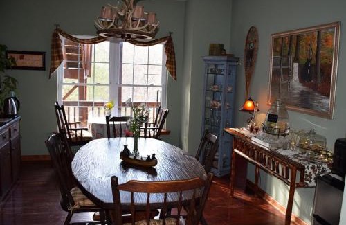 Dahlonega Cabina | Long Mountain Lodge Bed & Breakfast