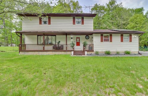 Long Pond Casa | Long Pond Home with Hot Tub about 8 Mi to Kalahari!
