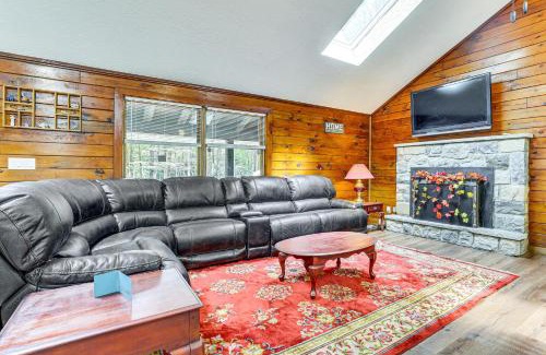Long Pond Casa | Long Pond Log Cabin with Hot Tub Soaks and Outdoor Fun