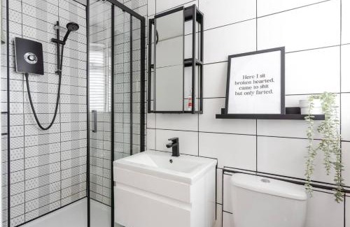 Liverpool Casa | Long Stay Friendly Sefton Park Desks Parking