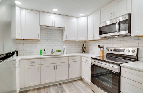 Salem Casa | *Long Stay* Pet Friendly Lovely West Salem Home.