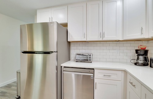 Salem Casa | *Long Stay* Pet Friendly Lovely West Salem Home.