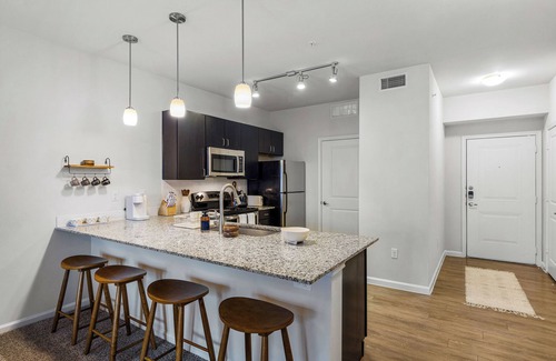Austin Apartamento | Long Stays Welcome! Pool, Free Parking, & Balcony
