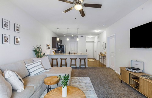 Austin Apartamento | Long Stays Welcome! Pool, Free Parking, & Balcony