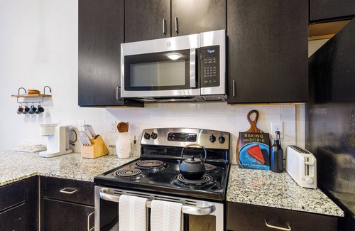 Austin Apartamento | Long Stays Welcome! Pool, Free Parking, & Balcony