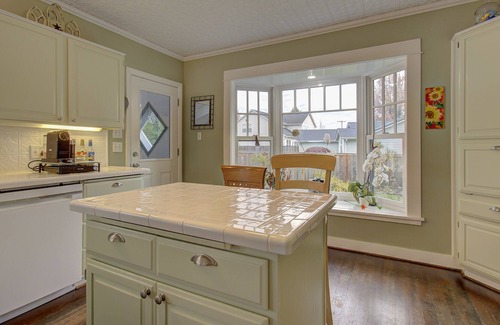 Pleasant Valley Apartamento | Long Term Discounts in Historic Home!