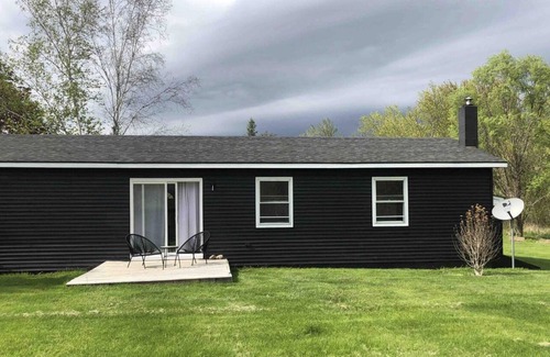 Hudson Casa | Long term or short term furnished peppercorn cottage!