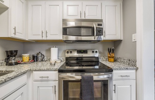 Breaux Bridge Apartamento | LONG TERM STAYS, King Temperpidic, Breaux Bridge