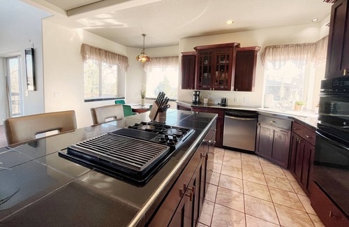 Rosemont Summit Casa | Long Term stays welcome! Gorgeous house with monthly discounts!