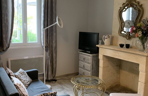 Petit-Palais-et-Cornemps Casa | Longère, small gîte in the heart of the Saint-Emilion vineyards