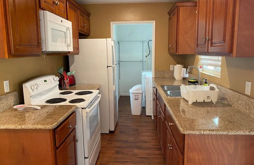 Visalia Apartamento | Longer Stay for Travelers Blocks from Hospital and Downtown Security Gates