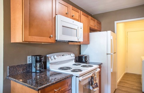 Visalia Apartamento | Longer Stay for Travelers Blocks from Hospital and Downtown Security Gates