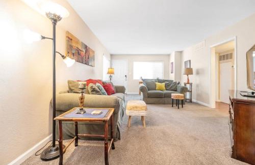 Visalia Apartamento | Longer Stays for Travelers- Apt Blocks from Hospital, Downtown