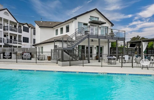 McNeil Casa | Longhorn Texas Suite