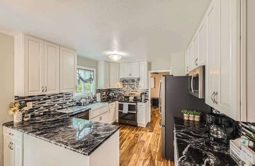 Longmont Casa | Longmont Gem, Pet & Family Friendly, Home Office, 30 Day