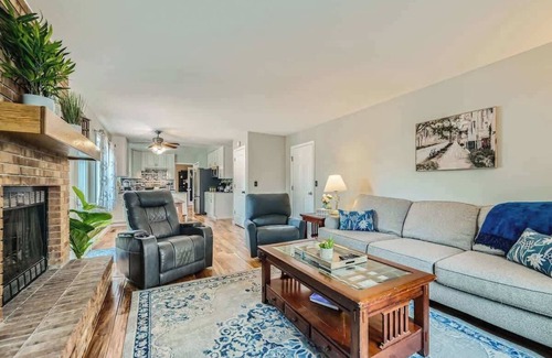 Longmont Casa | Longmont Gem, Pet & Family Friendly, Home Office, 30 Day