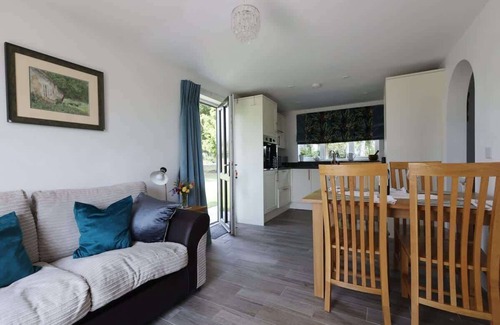 Trowle Common Casa | Longscroft Lodge - Sleeps 4