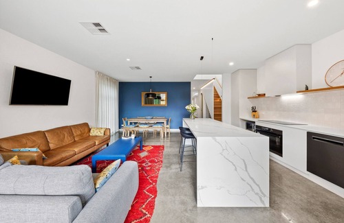 Point Lonsdale Casa | Lonnie - Elevate Your Escape: Luxury Living Steps from the Shore!