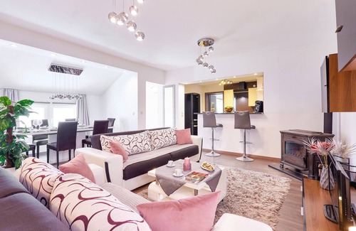 Kraljevec Sesvetski Casa | Look forward to a versatile vacation in this vacation home.