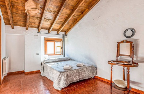 Frailes Casa | Alojamiento de 8 habitaciones en Frailes