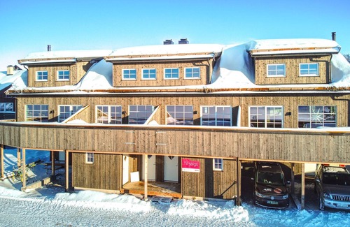 Tjaldal Casa | Look forward to family time together in this spacious semi-detached house with whirlpool.