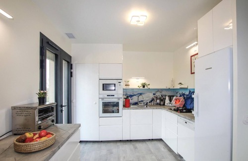 Saint-Romans Casa | Look forward to spending your vacation in this vacation home with outdoor hot tub.