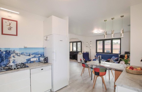Saint-Romans Casa | Look forward to spending your vacation in this vacation home with outdoor hot tub.