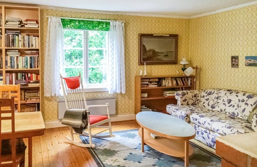 Norrtalje Casa | Look forward to this inviting vacation home with a large garden near the lake