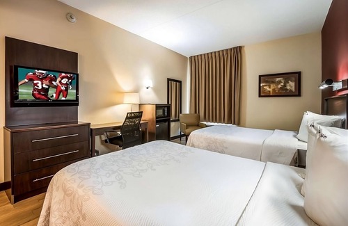 East Garden City Casa | Look No Further! 2 Great Units, Close to Famous Dave's Bar-B-Que, Pets Allowed!