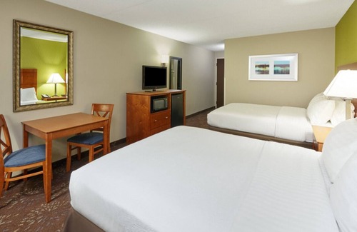 Matteson Casa | Look No Further! 3 Family-friendly Units, Onsite Restaurant, Free Parking