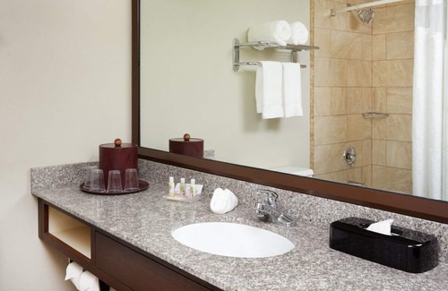 Matteson Casa | Look No Further! 3 Family-friendly Units, Onsite Restaurant, Free Parking