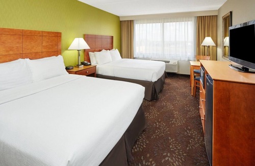 Matteson Casa | Look No Further! 3 Family-friendly Units, Onsite Restaurant, Free Parking