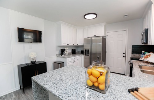 Downtown Casa | Look no further! Beautiful 4 Bed 2 Bath Ranch in Hampton, VA.